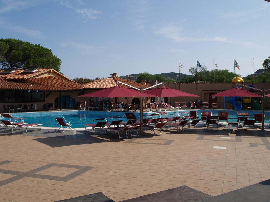 Club Esse Cala Bitta Hotel Baja Sardinia Eksteriør billede